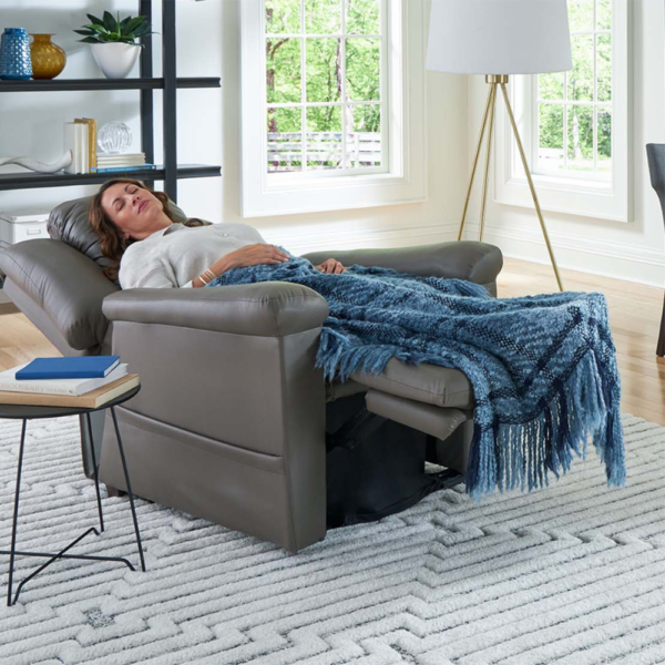 DayDreamer PR-632 lift chair with PowerPillow® head support and MaxiComfort® reclining, shown in a soft fabric upholstery with plush cushioning.