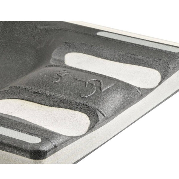 JAY J2 wheelchair cushion with pre-contoured foam base and JAY Flow fluid tripad for superior skin protection and stability.